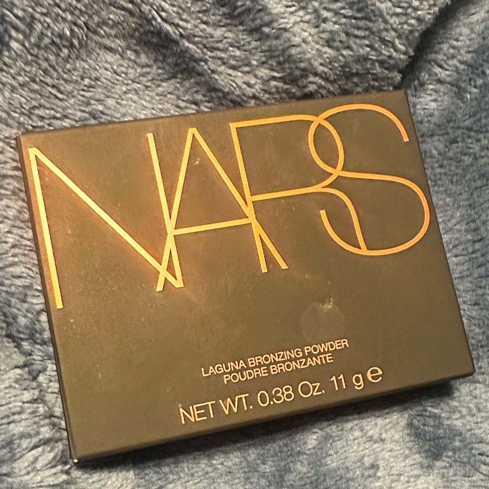 NARS Laguna Bronzing Powder in Black and Gold